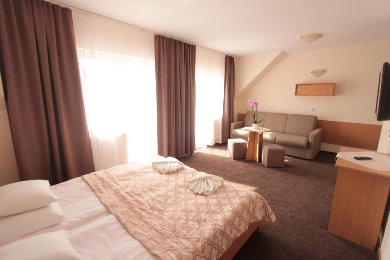 Hotel Sunset Przymorze à Rewal Extérieur photo