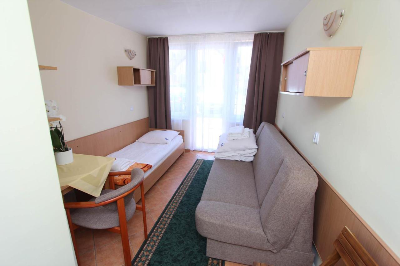 Hotel Sunset Przymorze à Rewal Extérieur photo