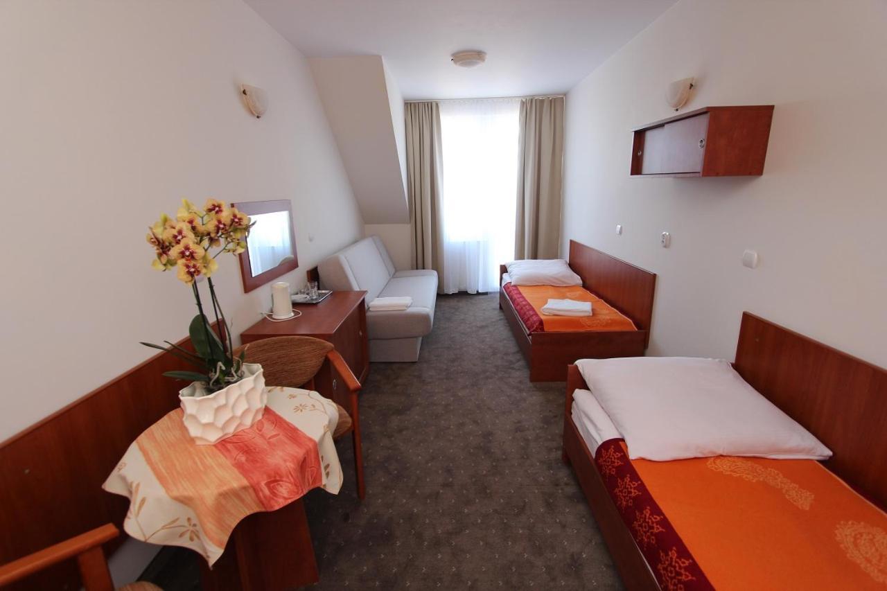 Hotel Sunset Przymorze à Rewal Extérieur photo